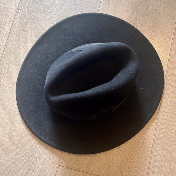 H&M Black Hat - Picture 1 of 4